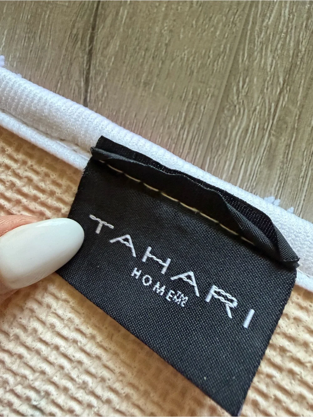 NWT Tahari Home XO Valentine Pink Bath Mat Rug Brand New